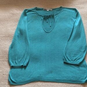 New Bye turquoise silk/cashmere sweater, Size 2. Keyhole design. Lightweight